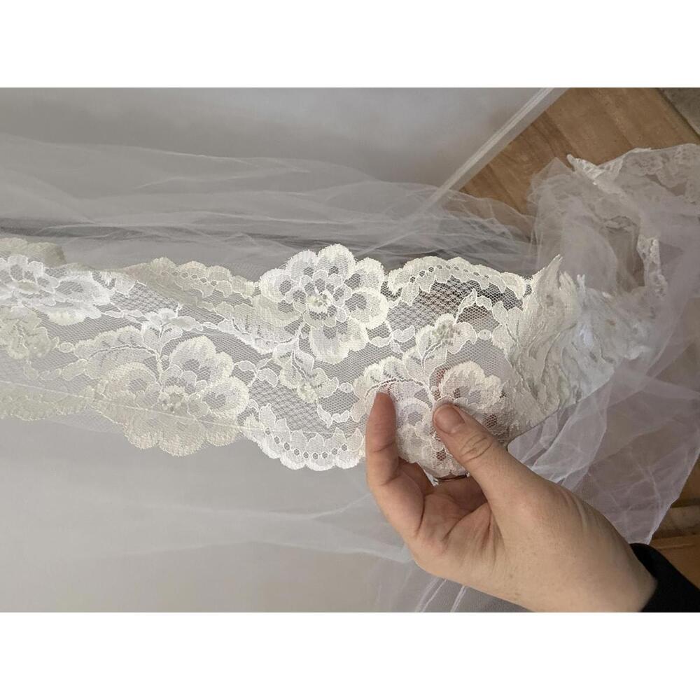 Very Long Vintage White Lace Trim Bridal Veil - Picture 7 of 14